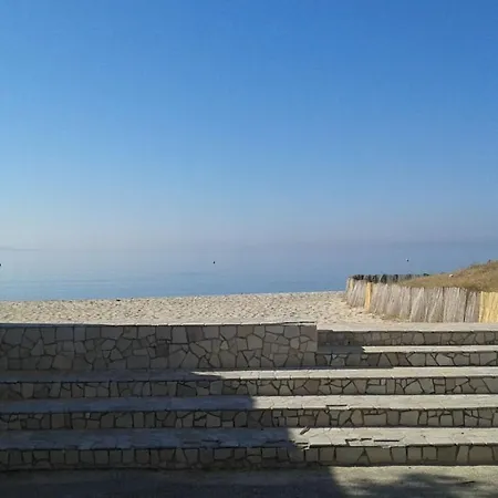 Indipendente A 10 Metri Dal Mare. * Torre Lapillo